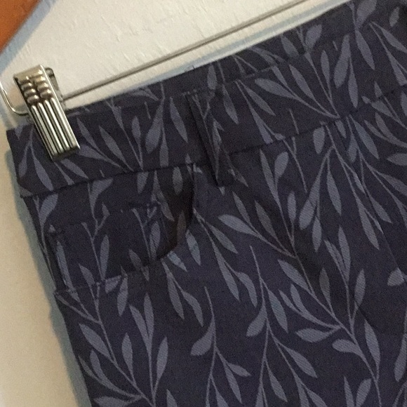 Navy blue loose-fit stretch slacks with leaf design - Picture 2 of 4